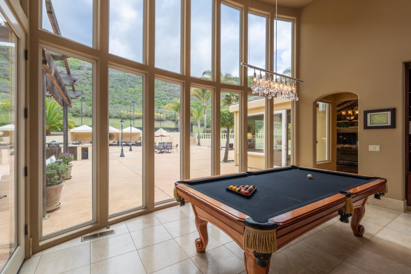 Detail Gallery Image 9 of 43 For 25224 Casiano Dr, Salinas,  CA 93908 - 6 Beds | 6/2 Baths