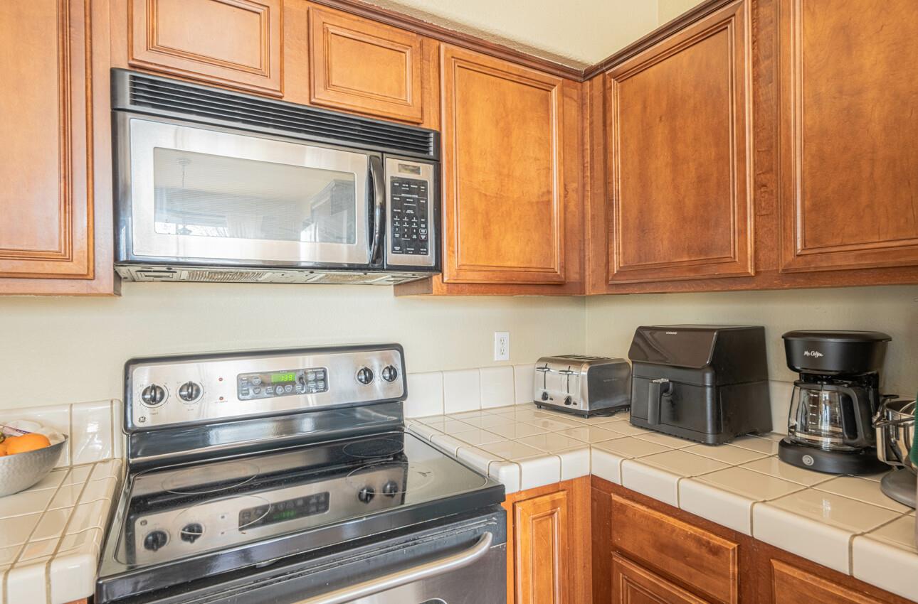 Detail Gallery Image 10 of 30 For 271 Azalea Pl, Soledad,  CA 93960 - 4 Beds | 2/1 Baths