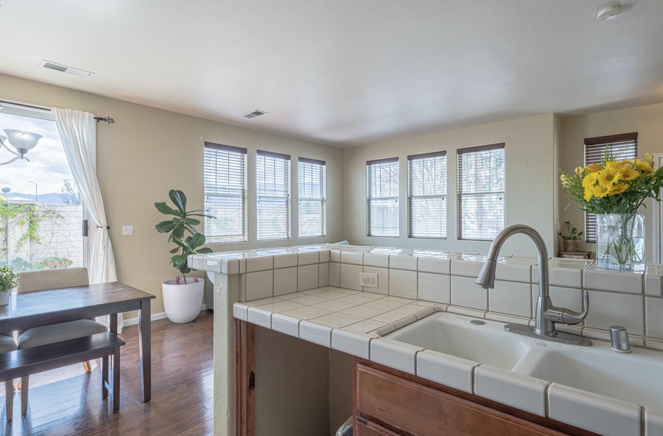 Detail Gallery Image 11 of 30 For 271 Azalea Pl, Soledad,  CA 93960 - 4 Beds | 2/1 Baths