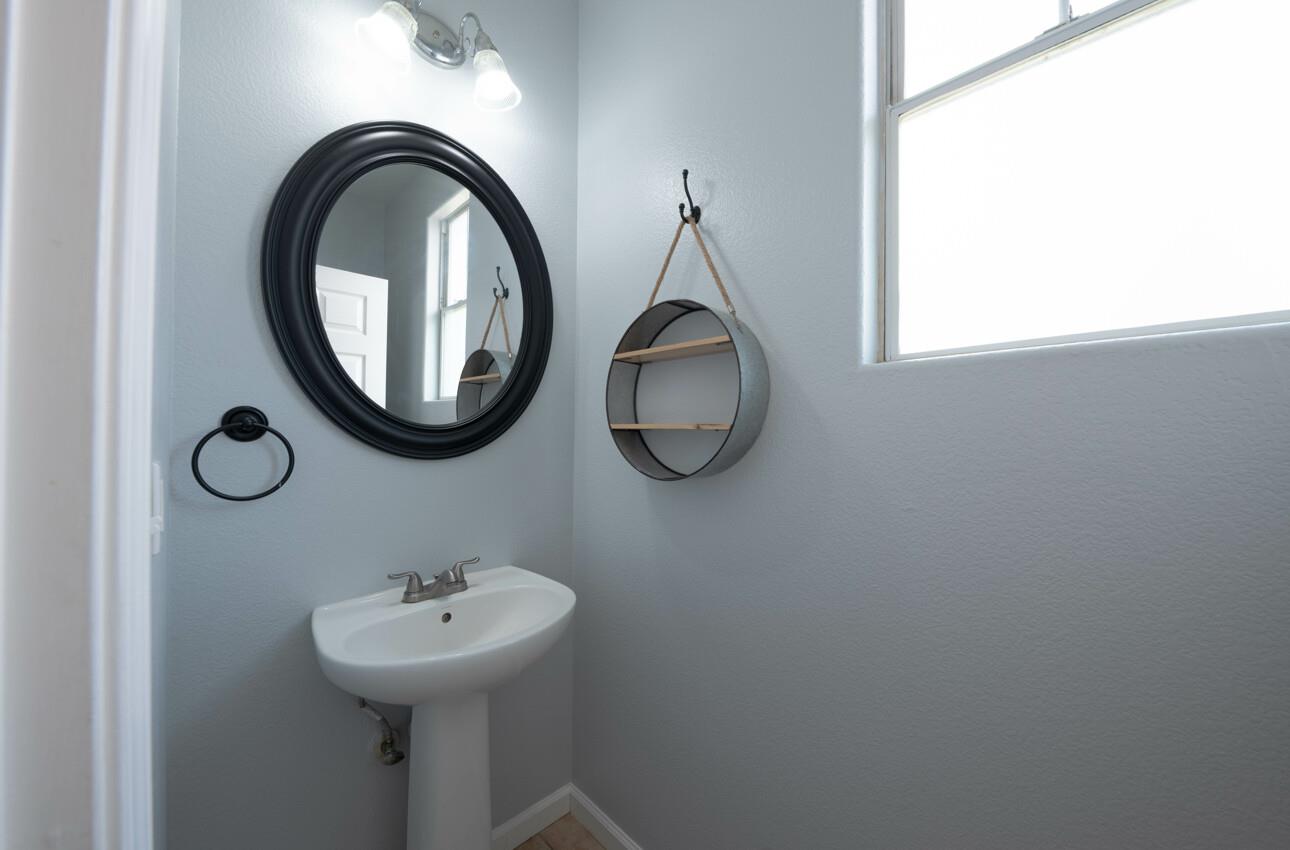 Detail Gallery Image 12 of 30 For 271 Azalea Pl, Soledad,  CA 93960 - 4 Beds | 2/1 Baths
