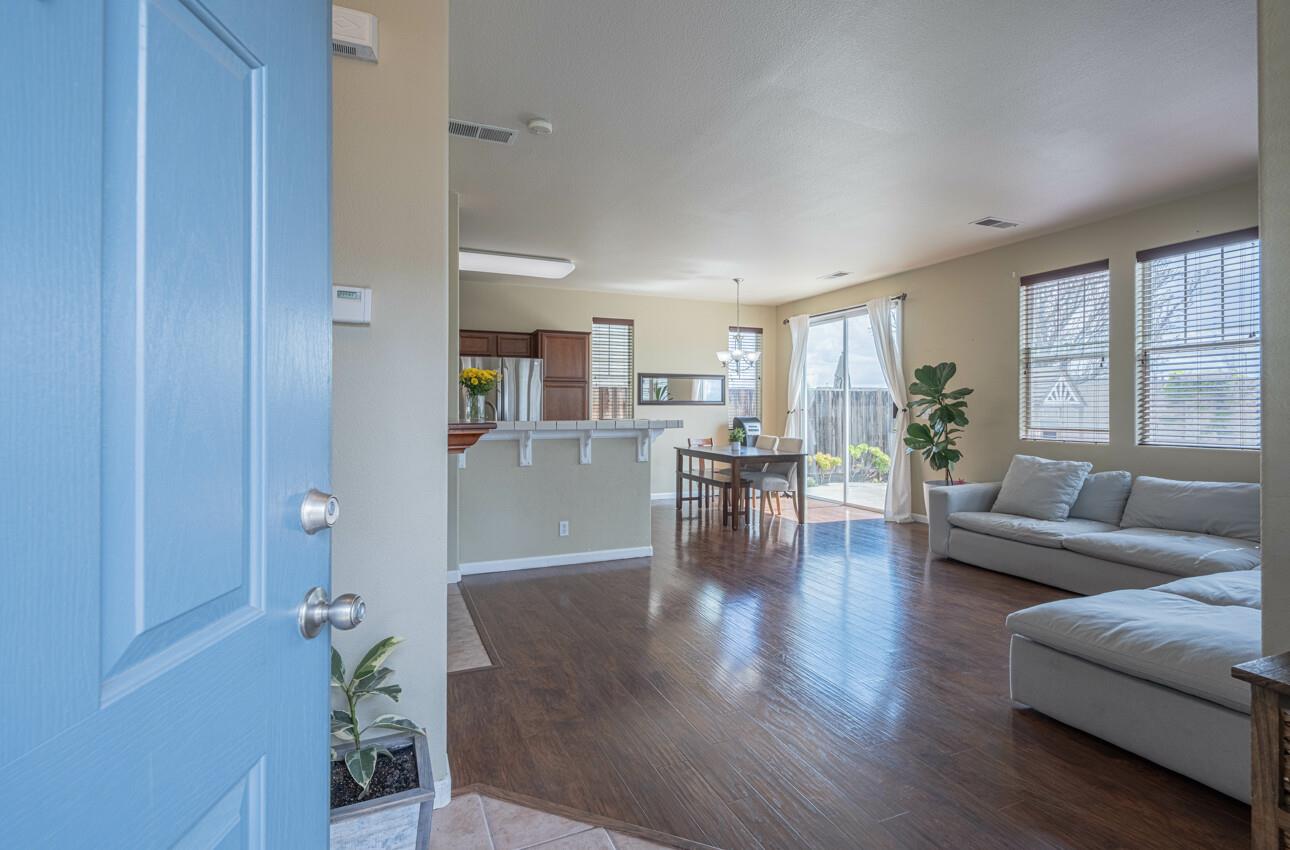 Detail Gallery Image 3 of 30 For 271 Azalea Pl, Soledad,  CA 93960 - 4 Beds | 2/1 Baths
