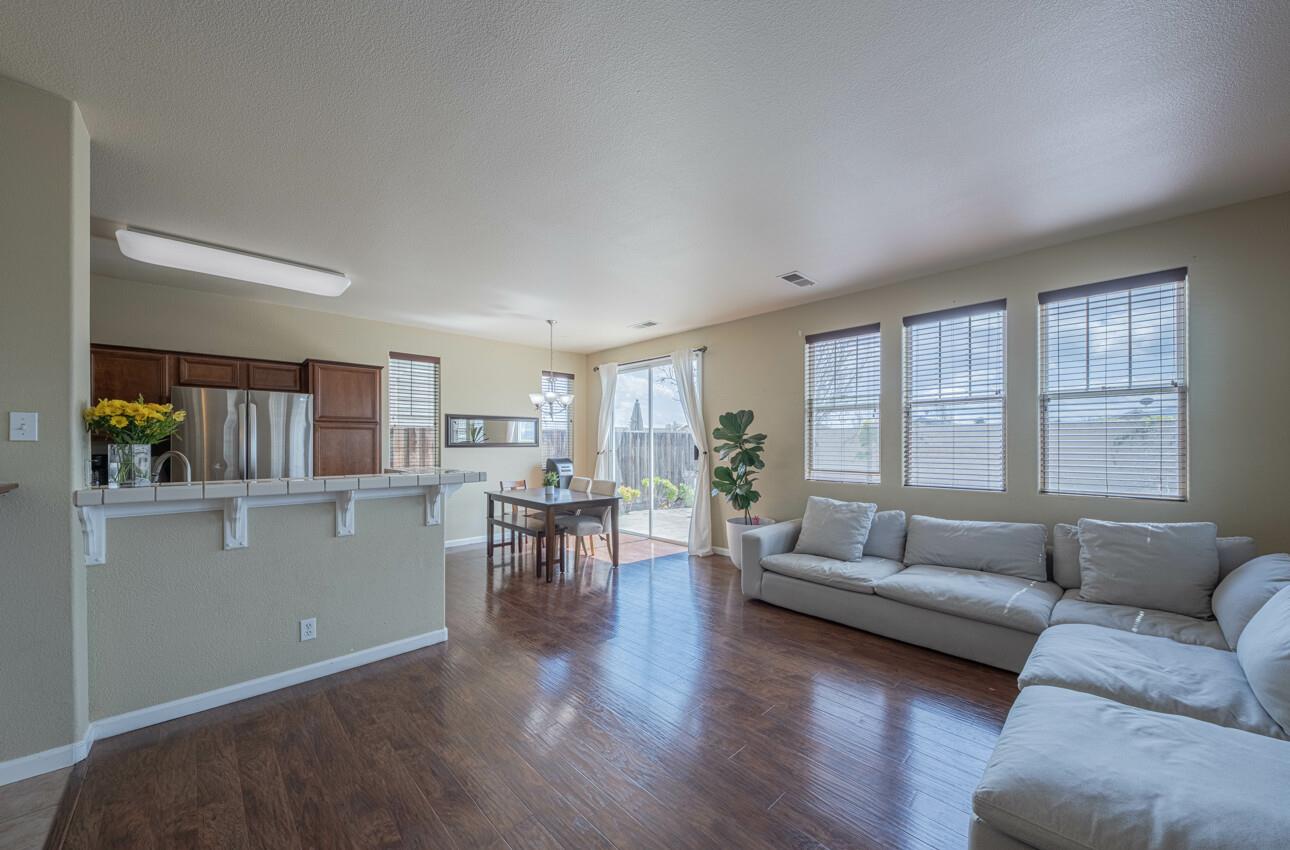 Detail Gallery Image 4 of 30 For 271 Azalea Pl, Soledad,  CA 93960 - 4 Beds | 2/1 Baths