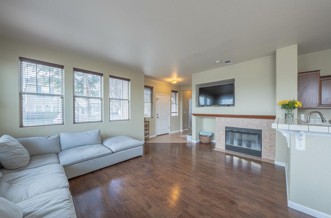 Detail Gallery Image 5 of 30 For 271 Azalea Pl, Soledad,  CA 93960 - 4 Beds | 2/1 Baths