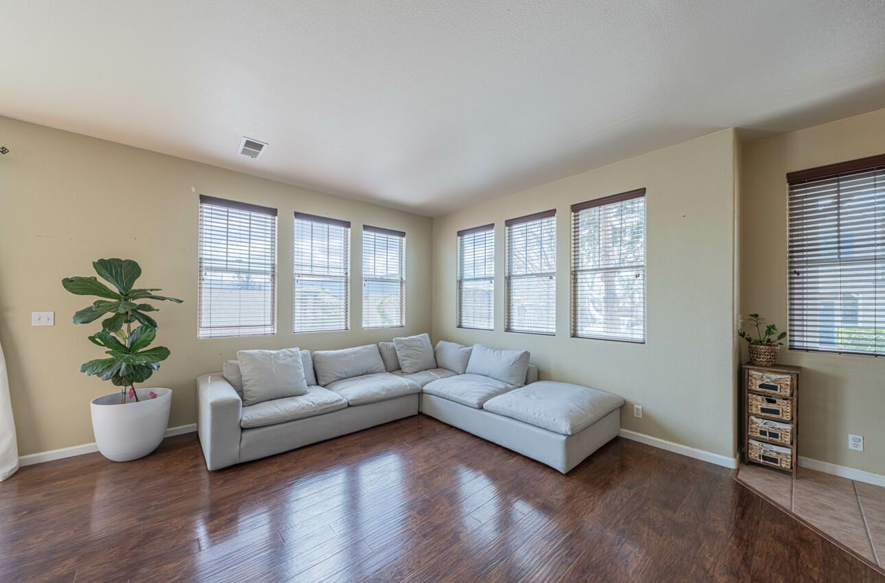 Detail Gallery Image 6 of 30 For 271 Azalea Pl, Soledad,  CA 93960 - 4 Beds | 2/1 Baths