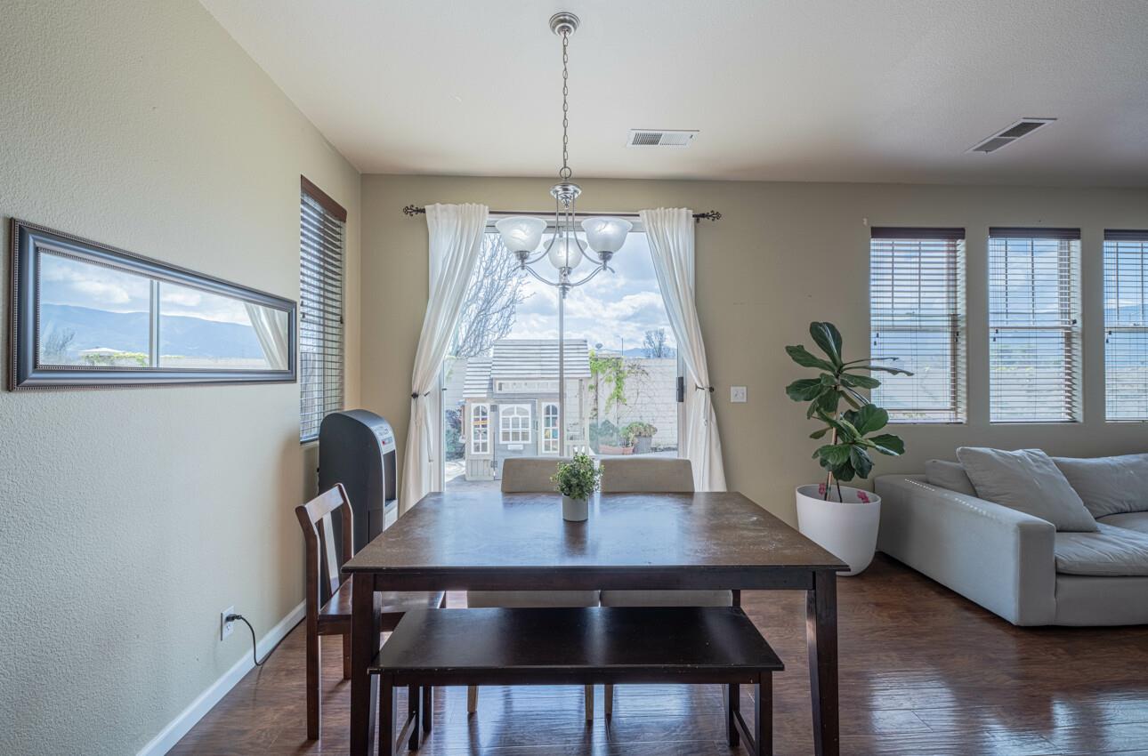 Detail Gallery Image 7 of 30 For 271 Azalea Pl, Soledad,  CA 93960 - 4 Beds | 2/1 Baths