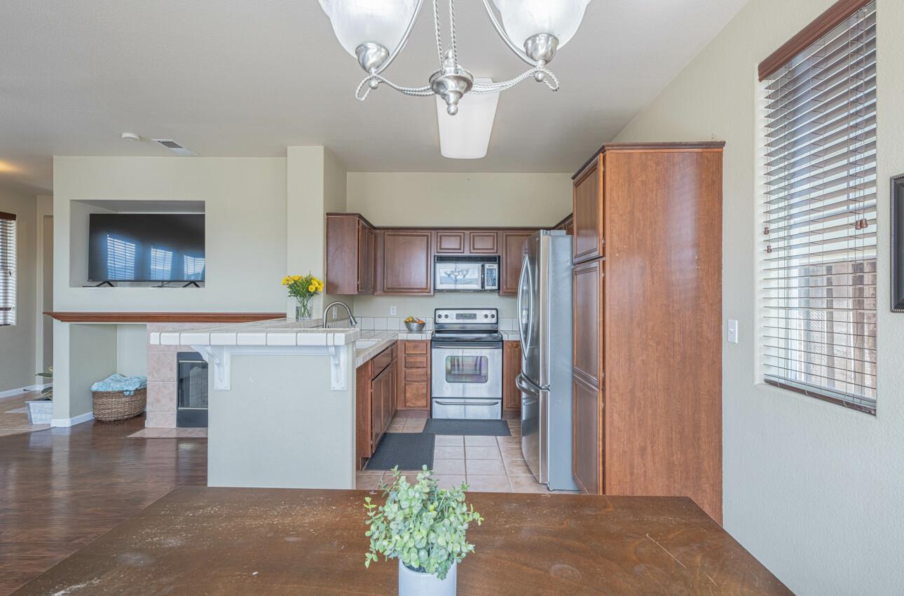 Detail Gallery Image 8 of 30 For 271 Azalea Pl, Soledad,  CA 93960 - 4 Beds | 2/1 Baths