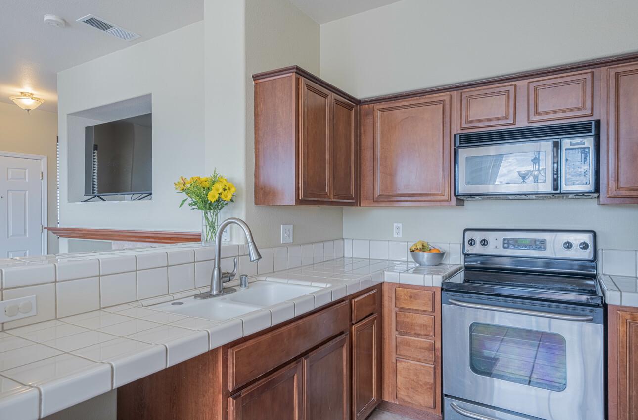 Detail Gallery Image 9 of 30 For 271 Azalea Pl, Soledad,  CA 93960 - 4 Beds | 2/1 Baths