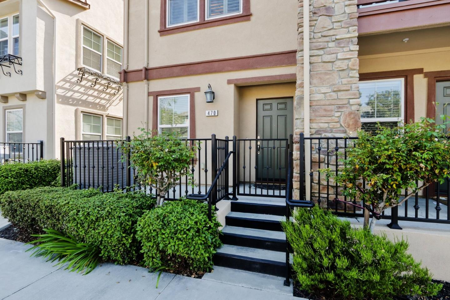 Detail Gallery Image 2 of 49 For 470 S 22nd St, San Jose,  CA 95116 - 4 Beds | 3 Baths
