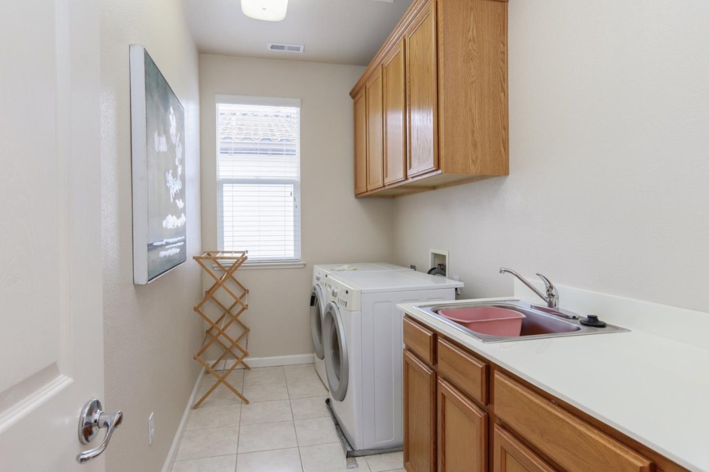 Detail Gallery Image 13 of 52 For 1638 Heritage Bay Ct #1,  San Jose,  CA 95138 - 5 Beds | 4/1 Baths