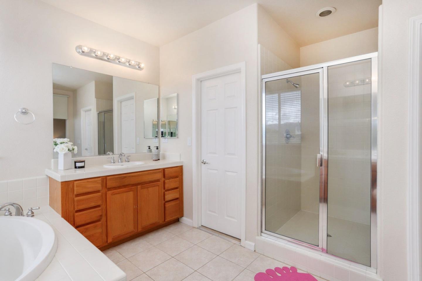 Detail Gallery Image 15 of 52 For 1638 Heritage Bay Ct #1,  San Jose,  CA 95138 - 5 Beds | 4/1 Baths