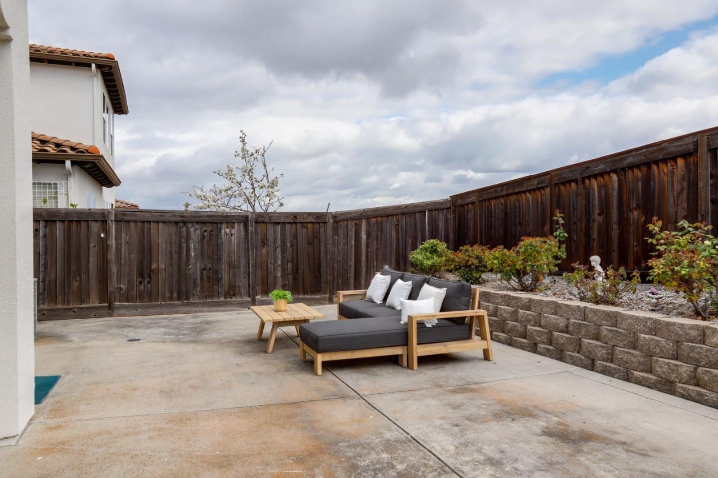 Detail Gallery Image 2 of 52 For 1638 Heritage Bay Ct #1,  San Jose,  CA 95138 - 5 Beds | 4/1 Baths
