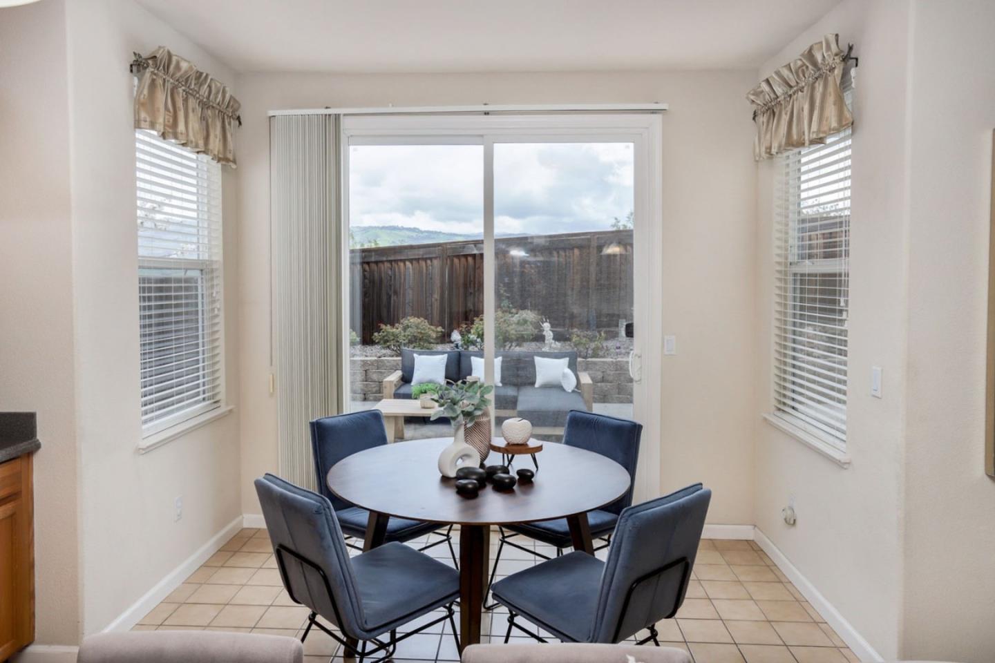 Detail Gallery Image 26 of 52 For 1638 Heritage Bay Ct #1,  San Jose,  CA 95138 - 5 Beds | 4/1 Baths