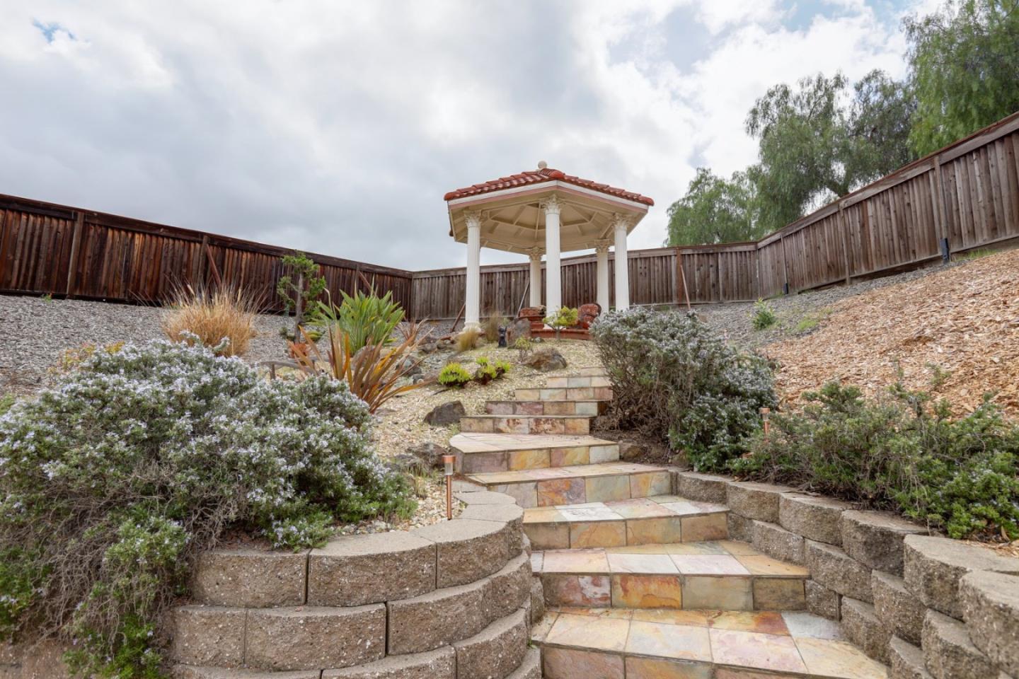 Detail Gallery Image 3 of 52 For 1638 Heritage Bay Ct #1,  San Jose,  CA 95138 - 5 Beds | 4/1 Baths