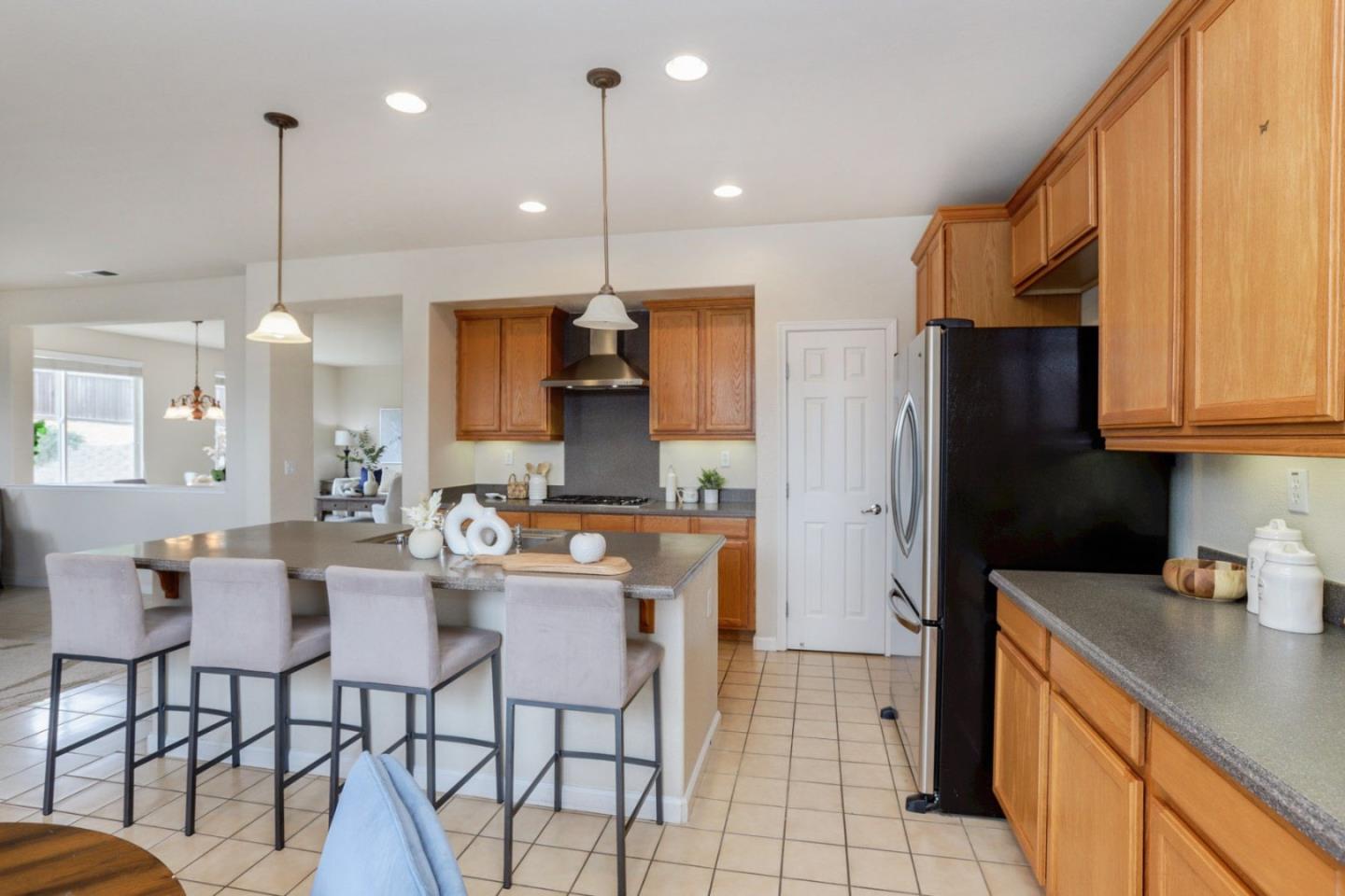 Detail Gallery Image 33 of 52 For 1638 Heritage Bay Ct #1,  San Jose,  CA 95138 - 5 Beds | 4/1 Baths