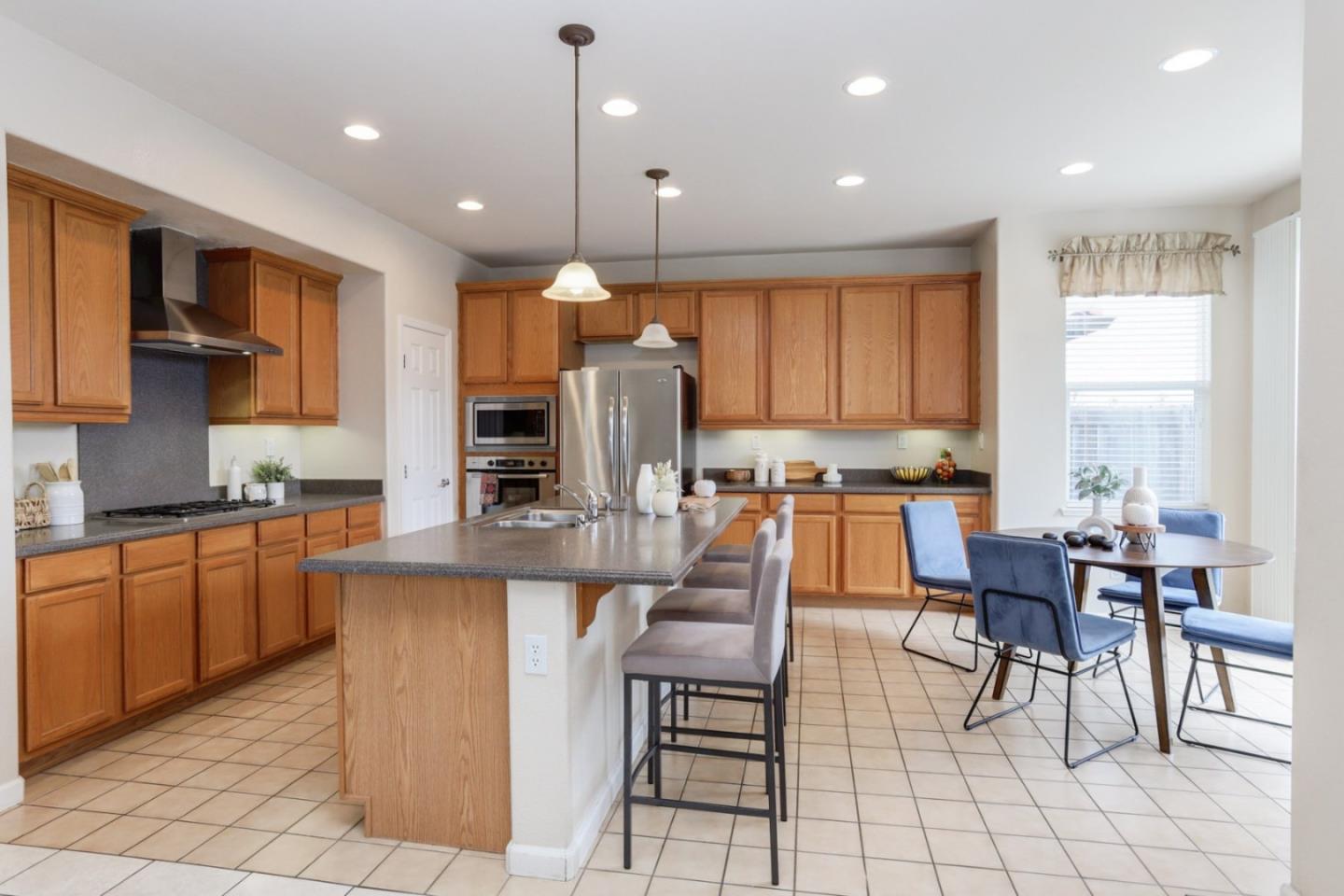 Detail Gallery Image 37 of 52 For 1638 Heritage Bay Ct #1,  San Jose,  CA 95138 - 5 Beds | 4/1 Baths