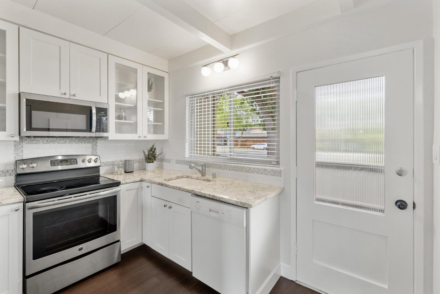 Detail Gallery Image 10 of 22 For 3901 Middlefield Rd #G,  Palo Alto,  CA 94303 - 1 Beds | 1 Baths