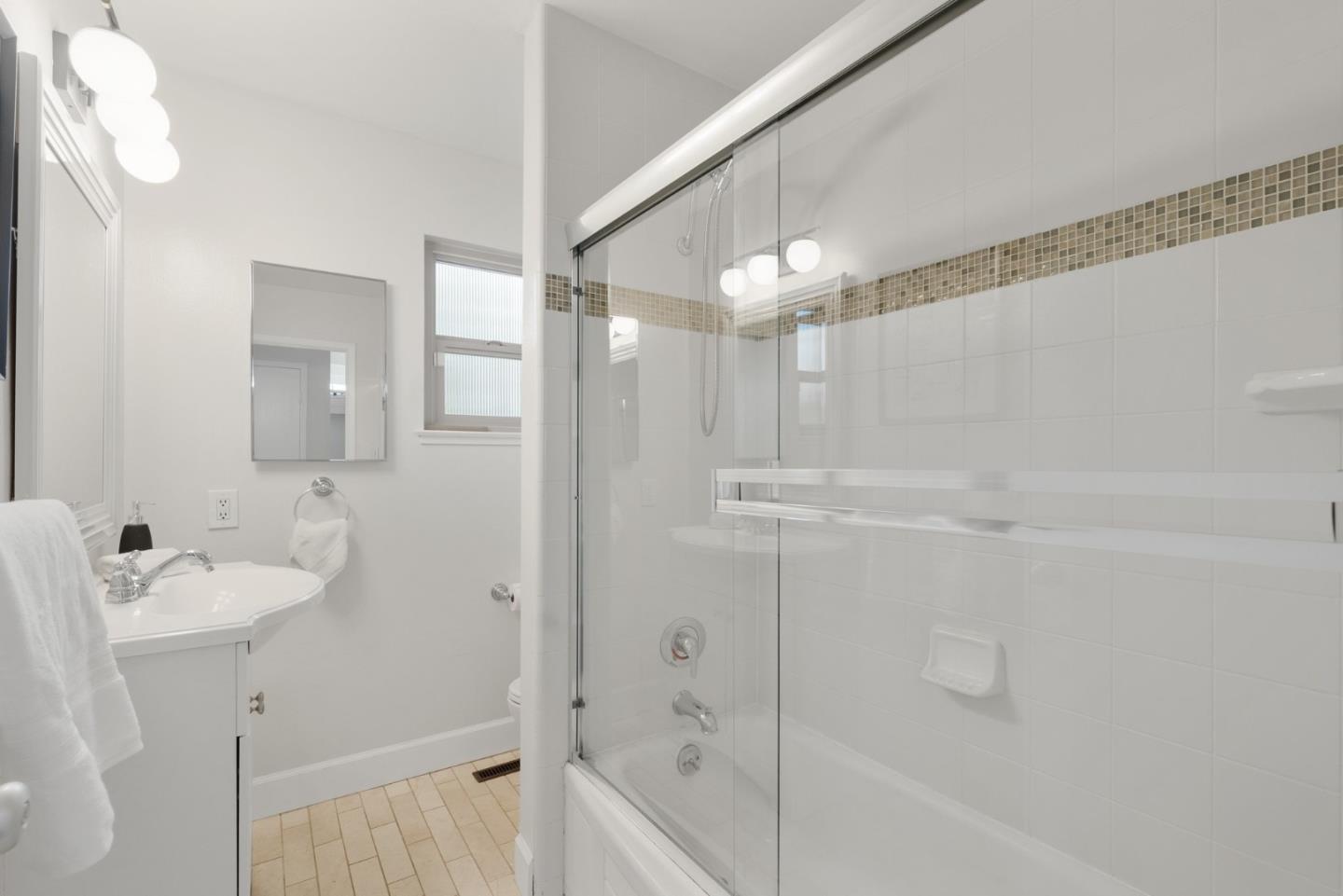 Detail Gallery Image 13 of 22 For 3901 Middlefield Rd #G,  Palo Alto,  CA 94303 - 1 Beds | 1 Baths
