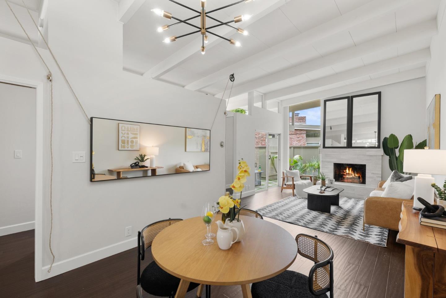 Detail Gallery Image 2 of 22 For 3901 Middlefield Rd #G,  Palo Alto,  CA 94303 - 1 Beds | 1 Baths