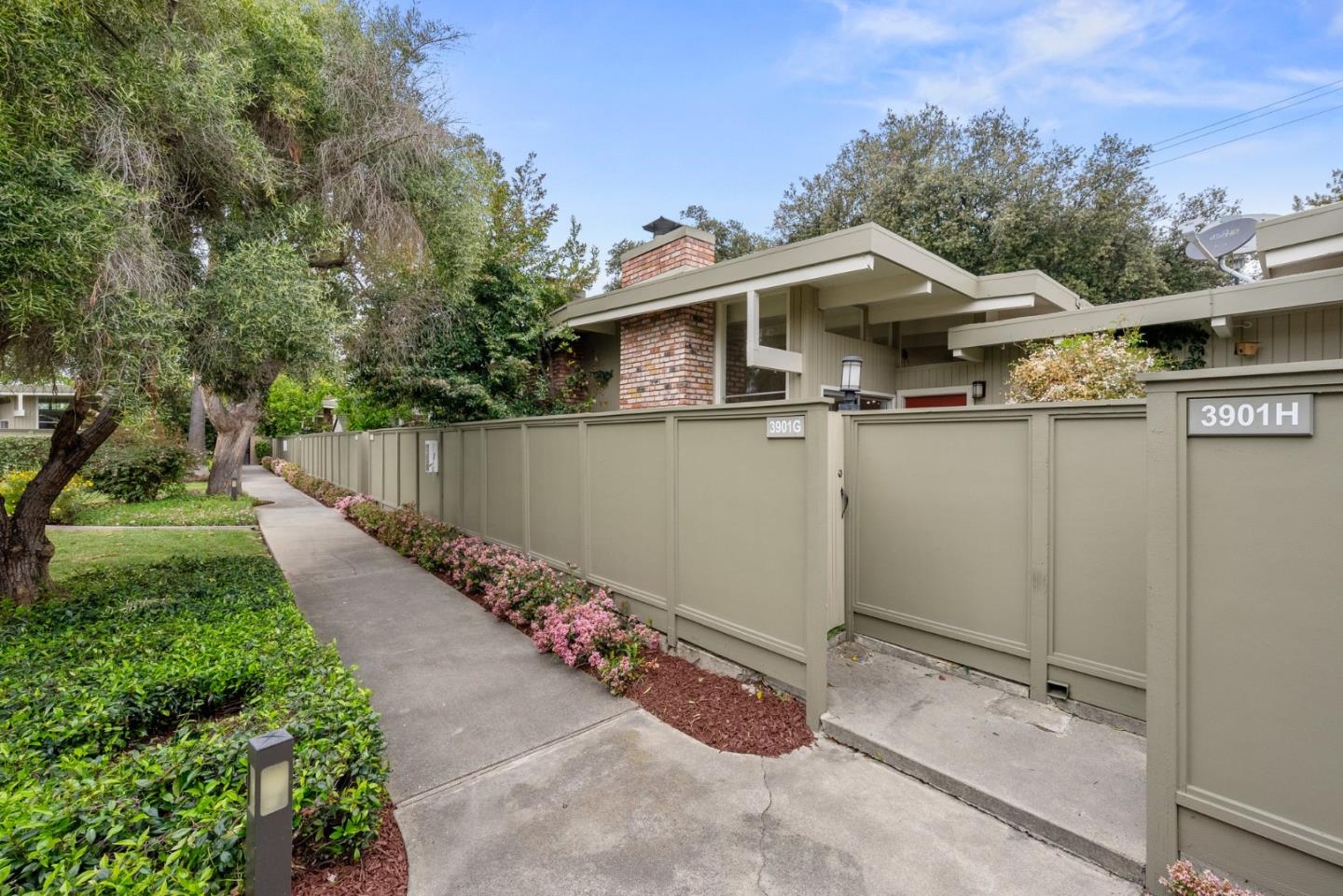 Detail Gallery Image 20 of 22 For 3901 Middlefield Rd #G,  Palo Alto,  CA 94303 - 1 Beds | 1 Baths