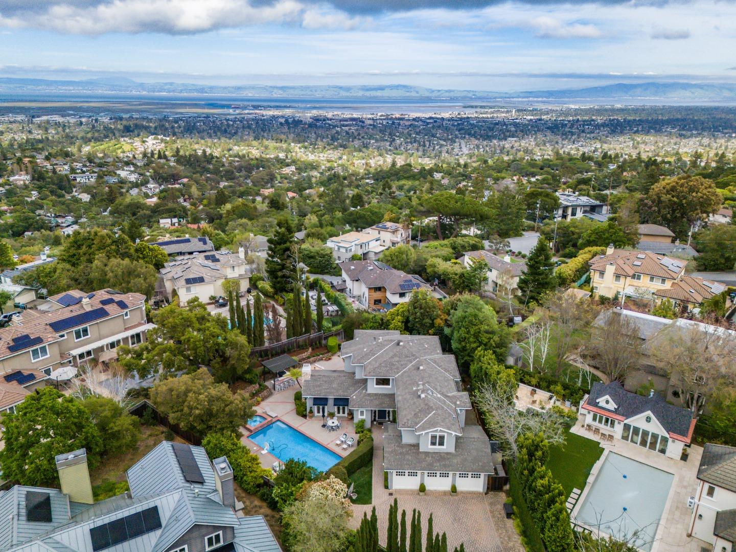 Detail Gallery Image 15 of 48 For 629 Lombardy Way, Redwood City,  CA 94062 - 5 Beds | 4/1 Baths