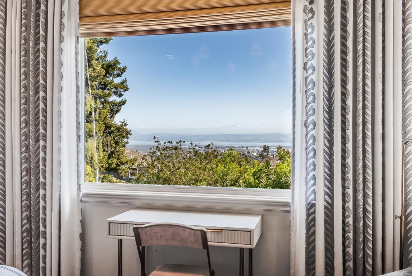 Detail Gallery Image 28 of 48 For 629 Lombardy Way, Redwood City,  CA 94062 - 5 Beds | 4/1 Baths