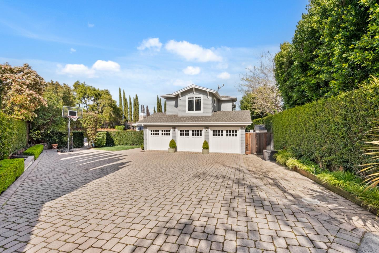 Detail Gallery Image 3 of 48 For 629 Lombardy Way, Redwood City,  CA 94062 - 5 Beds | 4/1 Baths