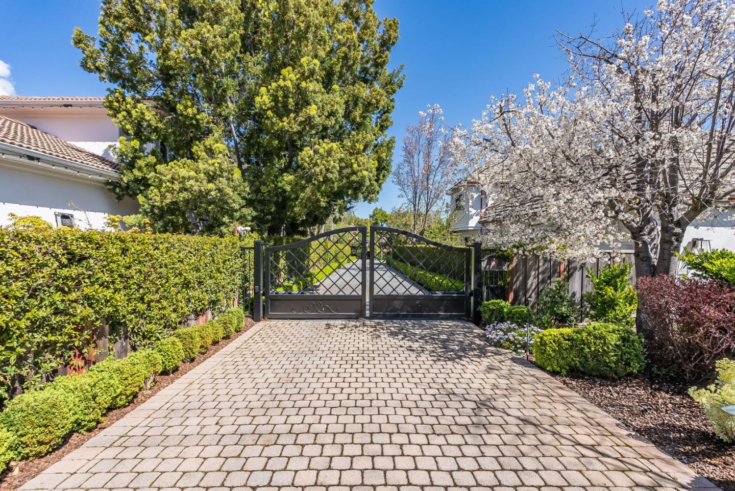 Detail Gallery Image 4 of 48 For 629 Lombardy Way, Redwood City,  CA 94062 - 5 Beds | 4/1 Baths