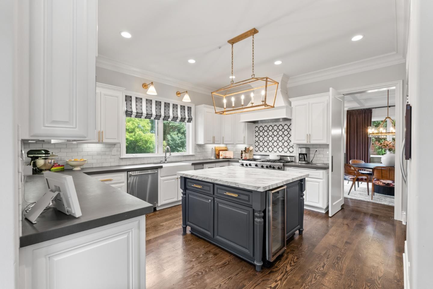Detail Gallery Image 9 of 48 For 629 Lombardy Way, Redwood City,  CA 94062 - 5 Beds | 4/1 Baths
