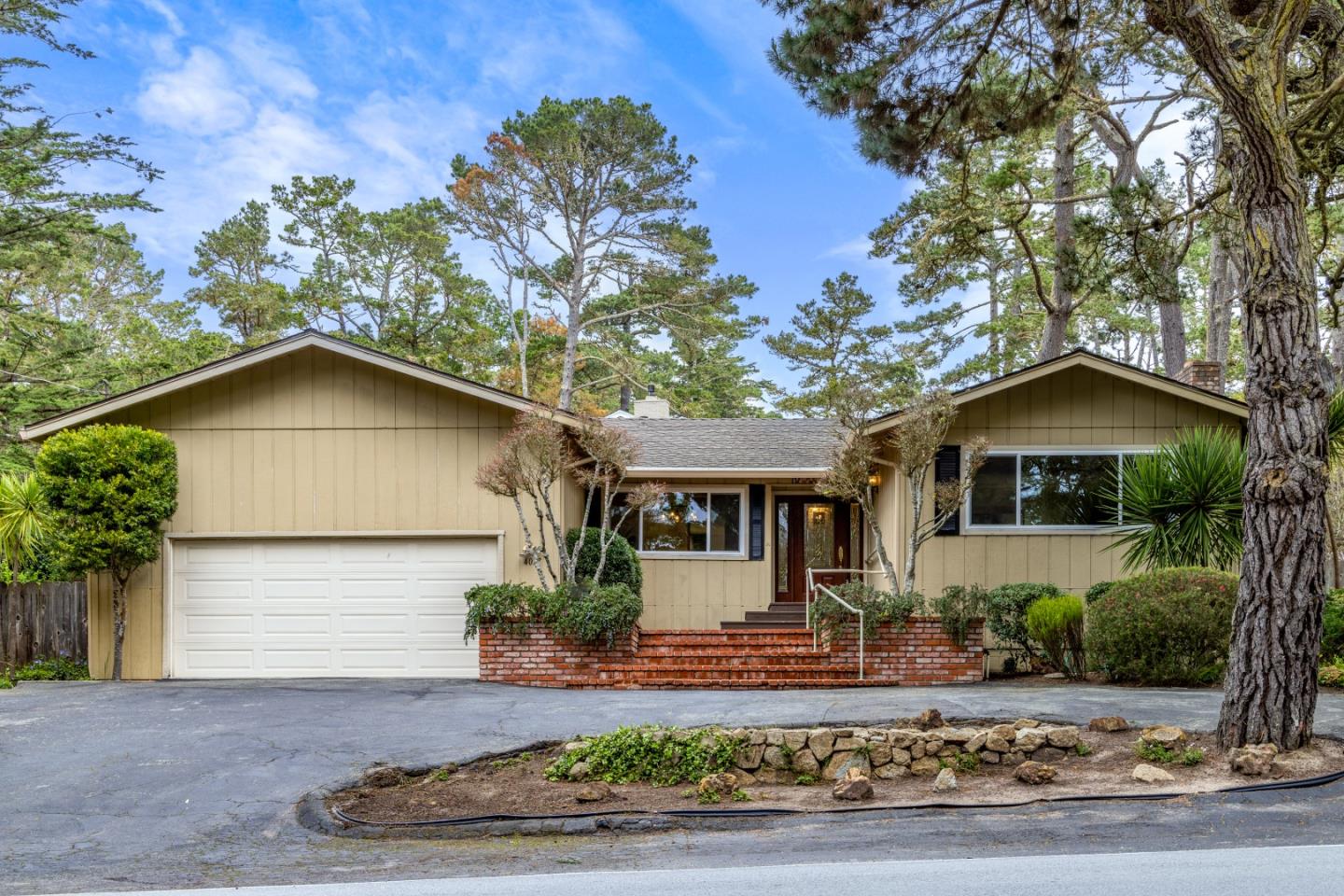 Detail Gallery Image 2 of 22 For 4097 Sunridge Rd, Pebble Beach,  CA 93953 - 3 Beds | 2/1 Baths