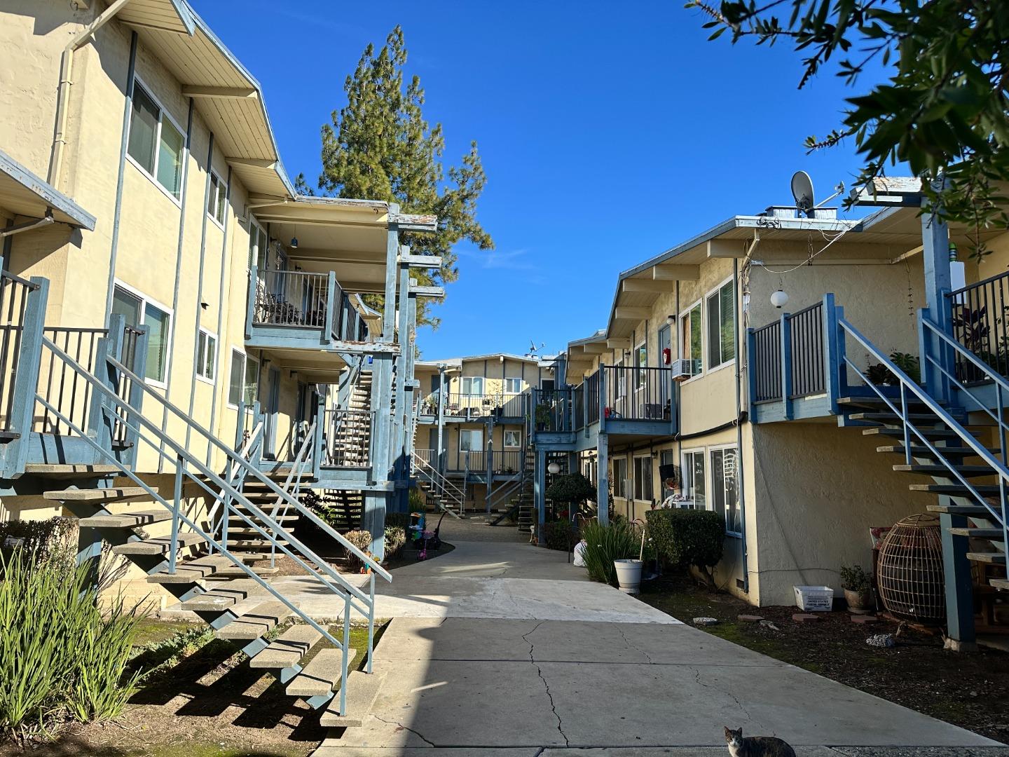 Detail Gallery Image 4 of 13 For 1500 S White Rd, San Jose,  CA 95127 - – Beds | – Baths