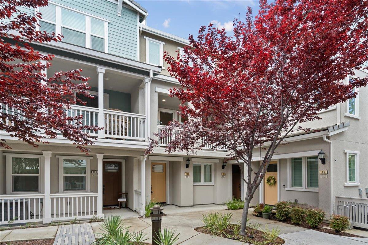 Detail Gallery Image 2 of 38 For 106 Lemmon Ter, Sunnyvale,  CA 94086 - 2 Beds | 2/1 Baths