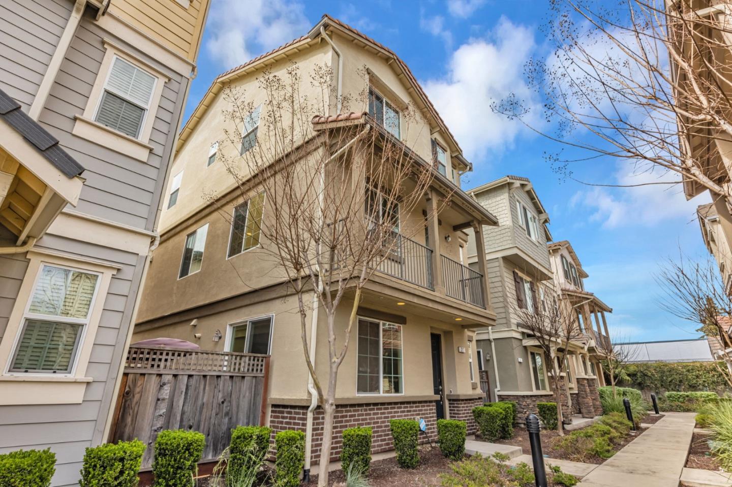 Detail Gallery Image 2 of 53 For 217 Catherine Pl, Hayward,  CA 94544 - 3 Beds | 2/1 Baths