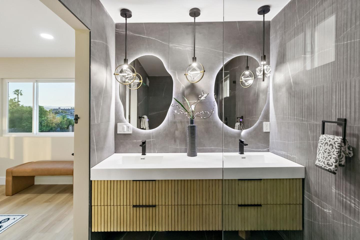 Detail Gallery Image 14 of 63 For 5362 Ayrshire Dr, San Jose,  CA 95118 - 4 Beds | 2/1 Baths
