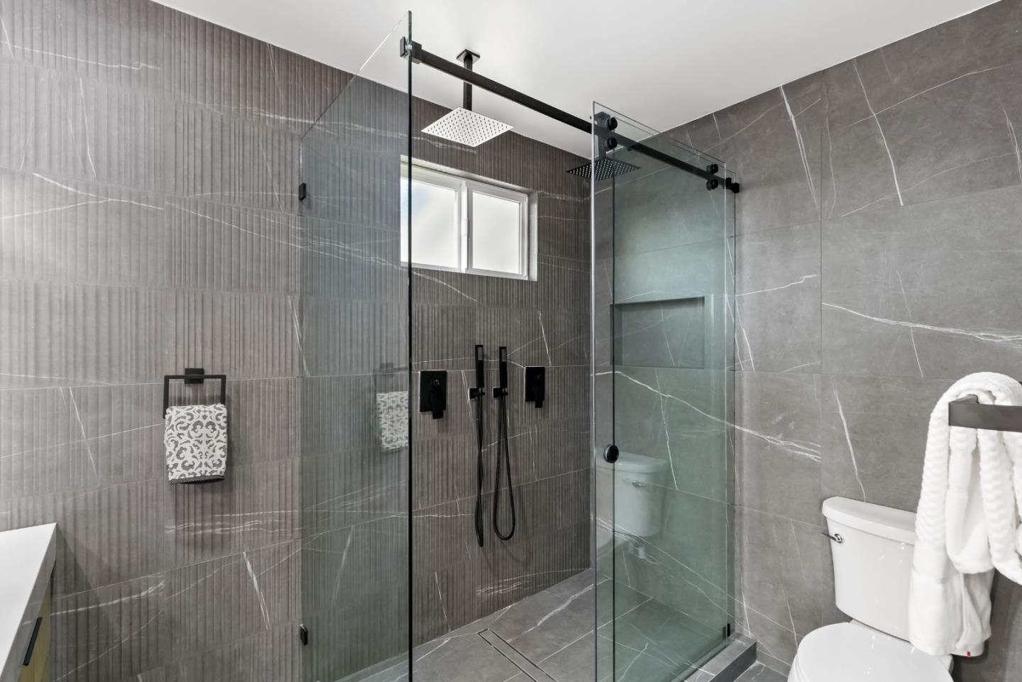 Detail Gallery Image 16 of 63 For 5362 Ayrshire Dr, San Jose,  CA 95118 - 4 Beds | 2/1 Baths