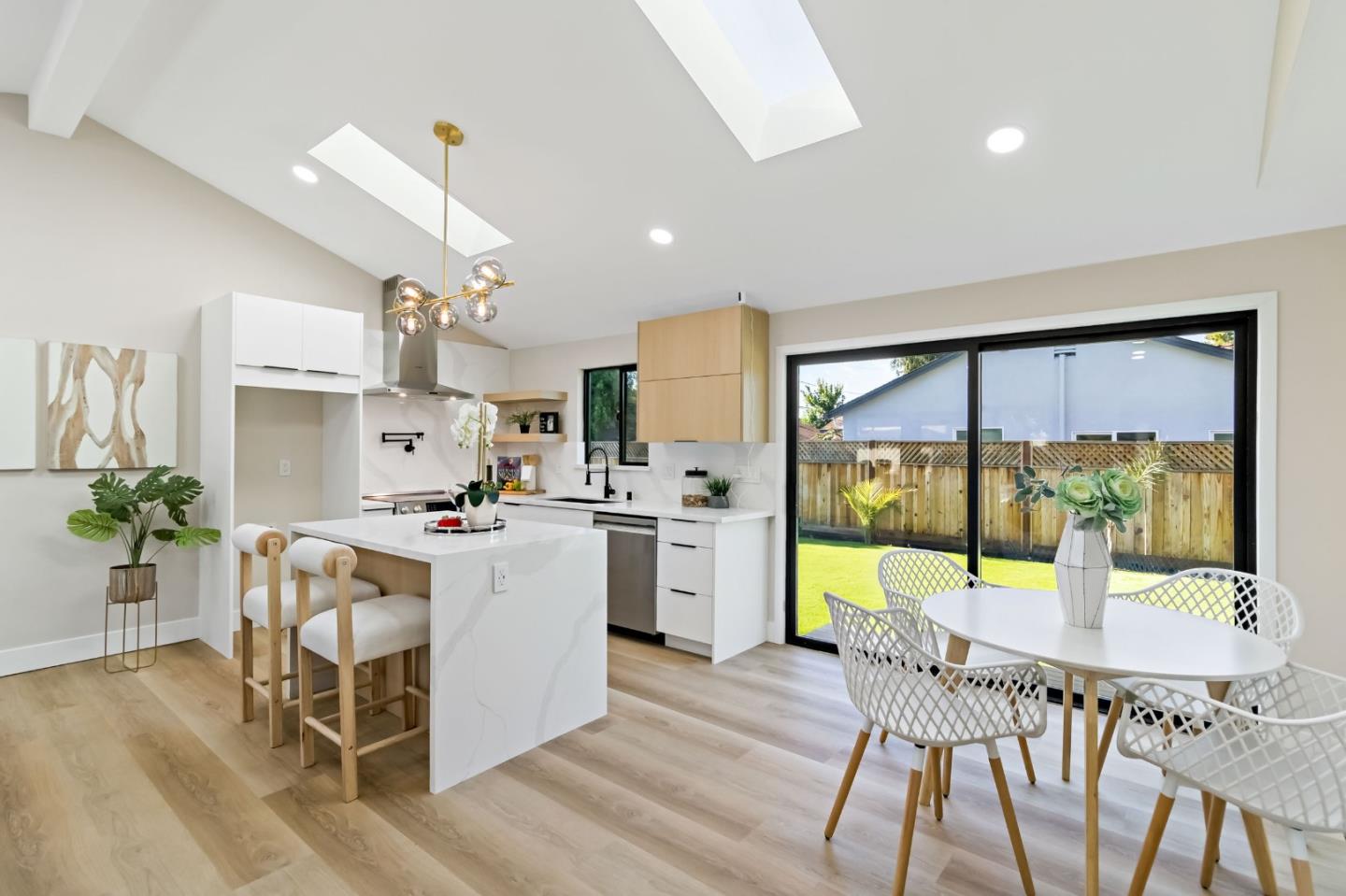 Detail Gallery Image 5 of 80 For 1707 Fruitdale Ave, San Jose,  CA 95128 - 4 Beds | 2 Baths