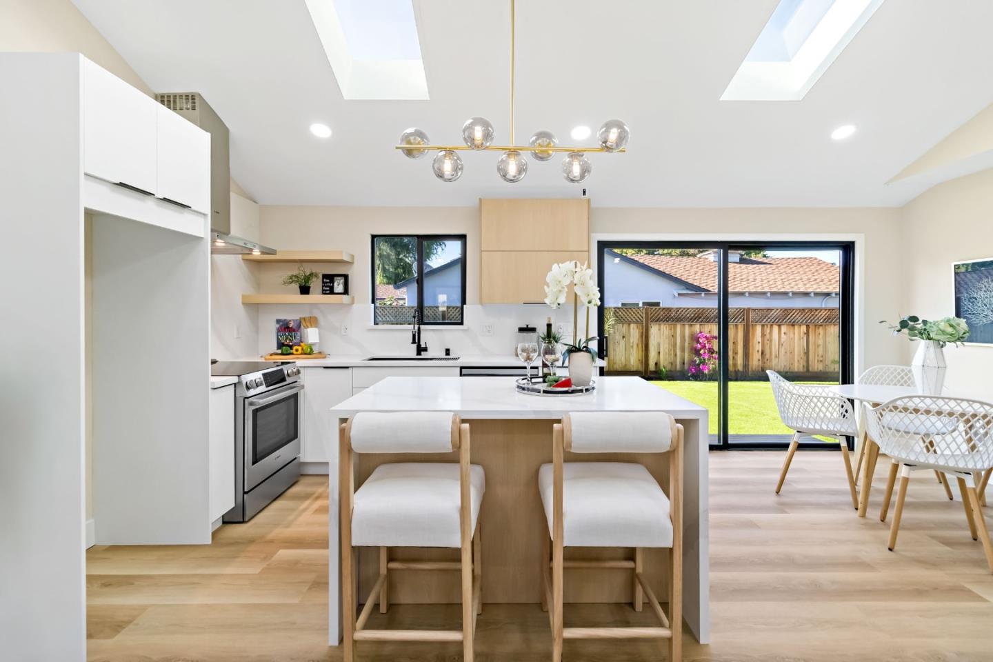 Detail Gallery Image 6 of 80 For 1707 Fruitdale Ave, San Jose,  CA 95128 - 4 Beds | 2 Baths