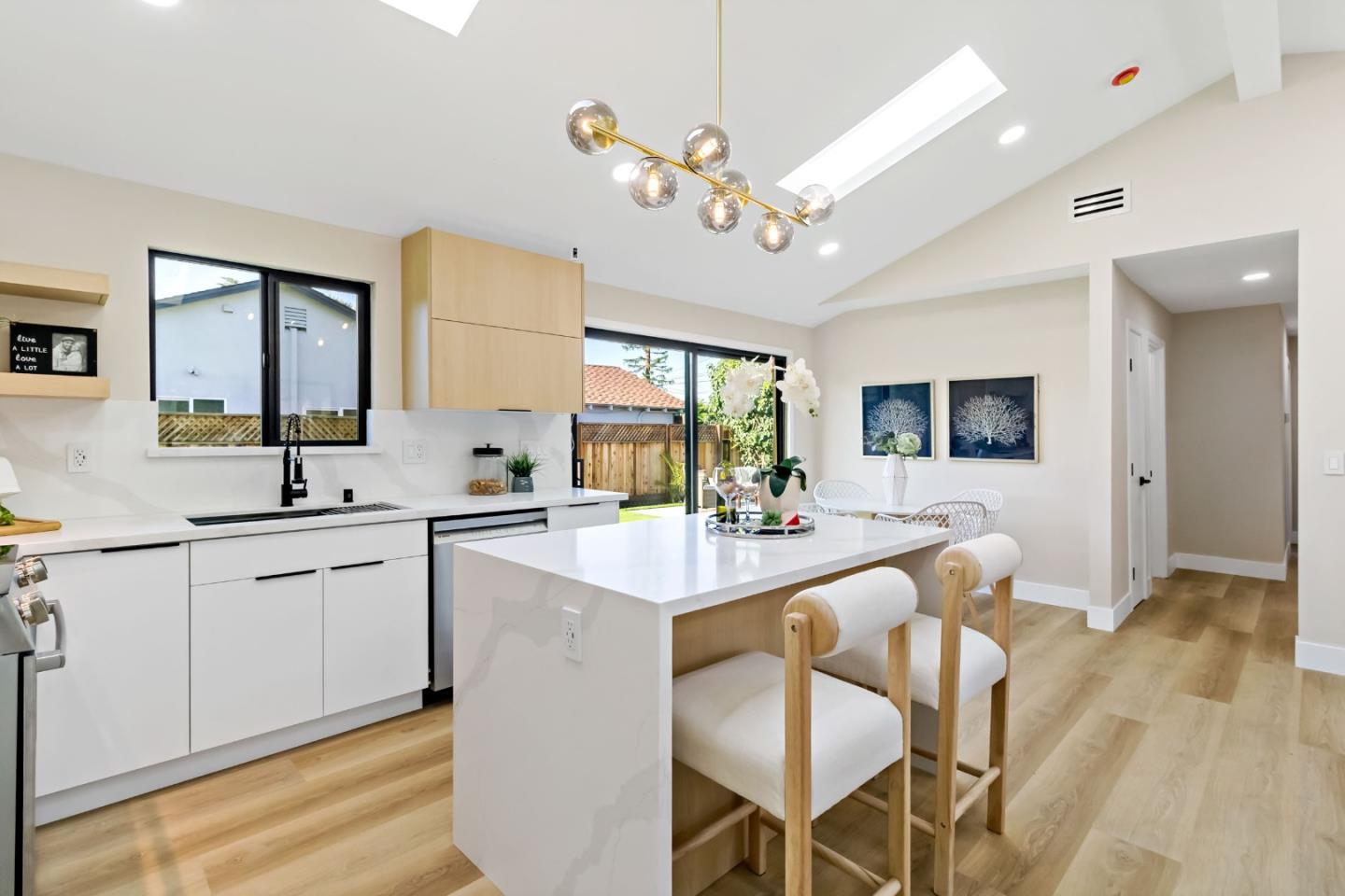 Detail Gallery Image 7 of 80 For 1707 Fruitdale Ave, San Jose,  CA 95128 - 4 Beds | 2 Baths