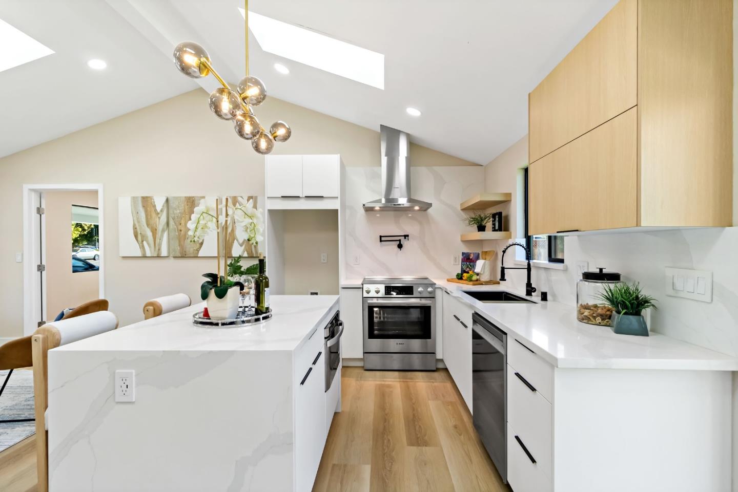 Detail Gallery Image 8 of 80 For 1707 Fruitdale Ave, San Jose,  CA 95128 - 4 Beds | 2 Baths
