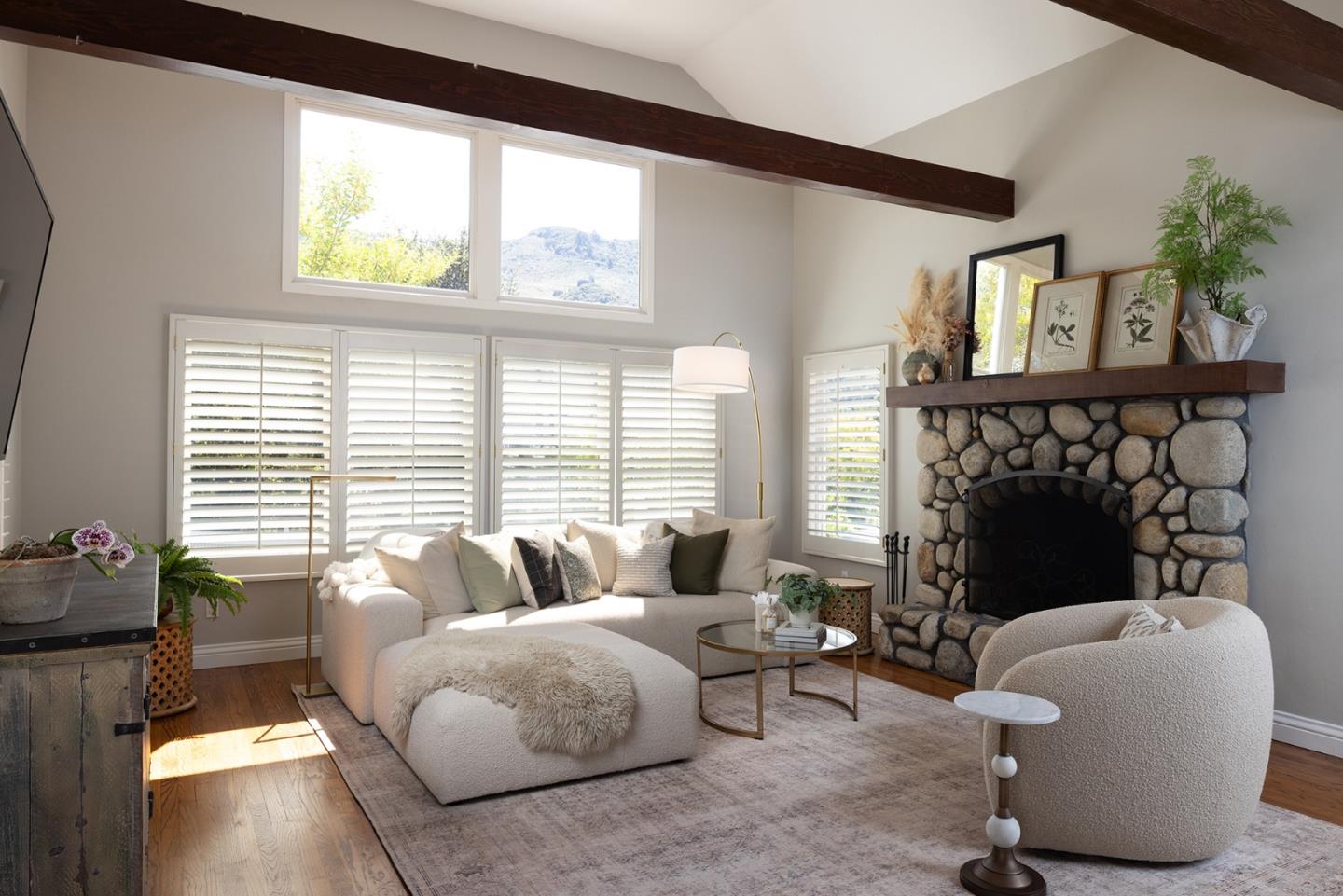 Detail Gallery Image 9 of 42 For 929 W Carmel Valley Rd, Carmel Valley,  CA 93924 - 4 Beds | 2/1 Baths