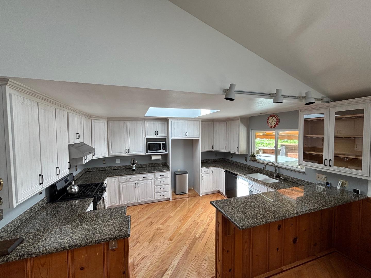 Detail Gallery Image 8 of 48 For 450 Bernstein Dr, Boulder Creek,  CA 95006 - 3 Beds | 3 Baths