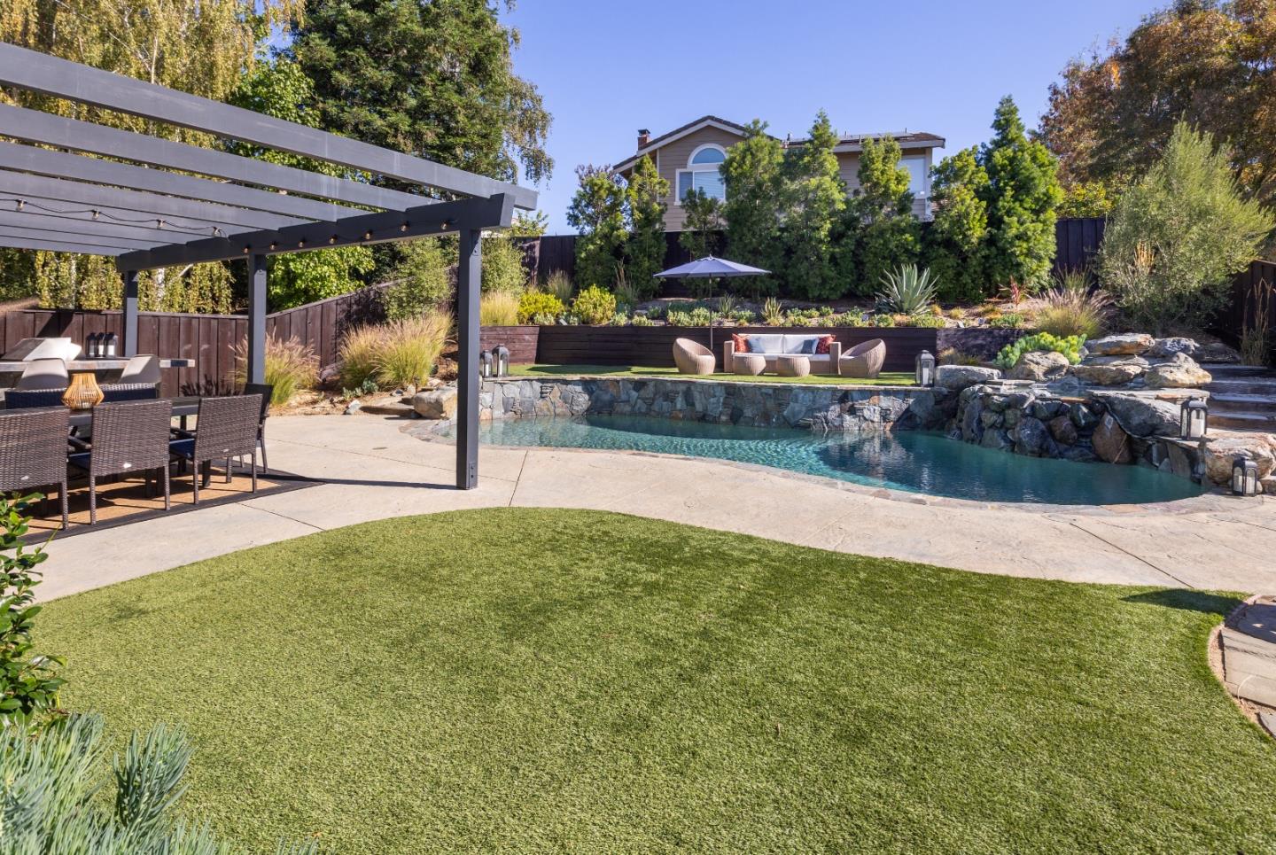 Detail Gallery Image 25 of 41 For 92 Hillview Dr, Danville,  CA 94506 - 5 Beds | 3 Baths