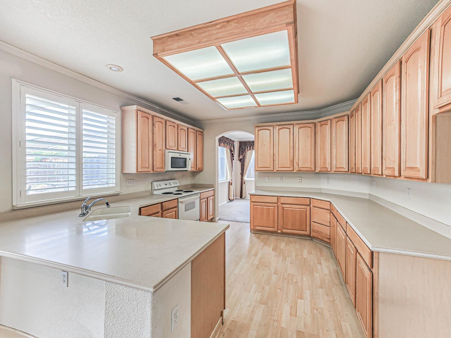 Detail Gallery Image 12 of 42 For 2613 Ashbrook Dr, Modesto,  CA 95355 - 5 Beds | 3 Baths