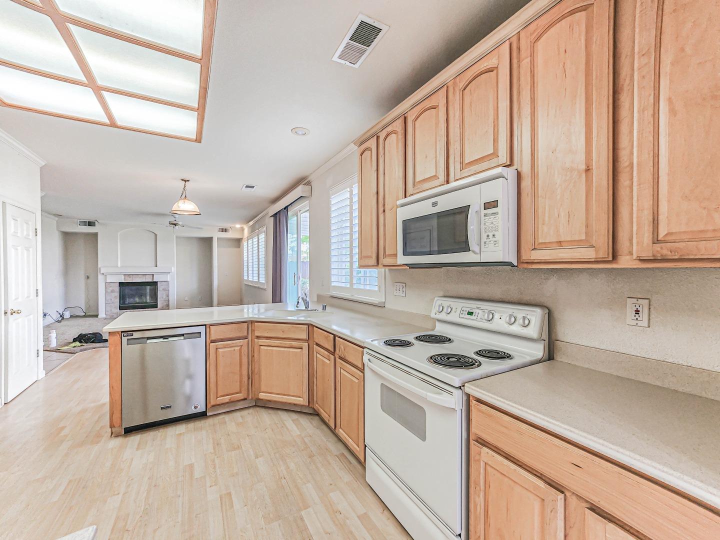 Detail Gallery Image 14 of 42 For 2613 Ashbrook Dr, Modesto,  CA 95355 - 5 Beds | 3 Baths