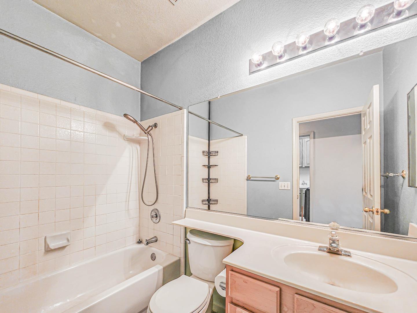 Detail Gallery Image 18 of 42 For 2613 Ashbrook Dr, Modesto,  CA 95355 - 5 Beds | 3 Baths