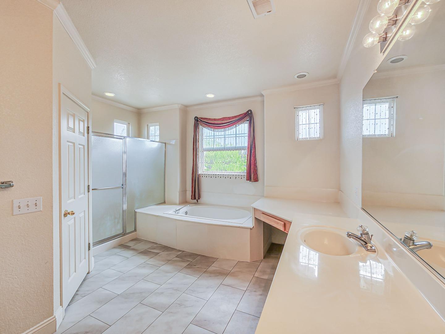 Detail Gallery Image 28 of 42 For 2613 Ashbrook Dr, Modesto,  CA 95355 - 5 Beds | 3 Baths