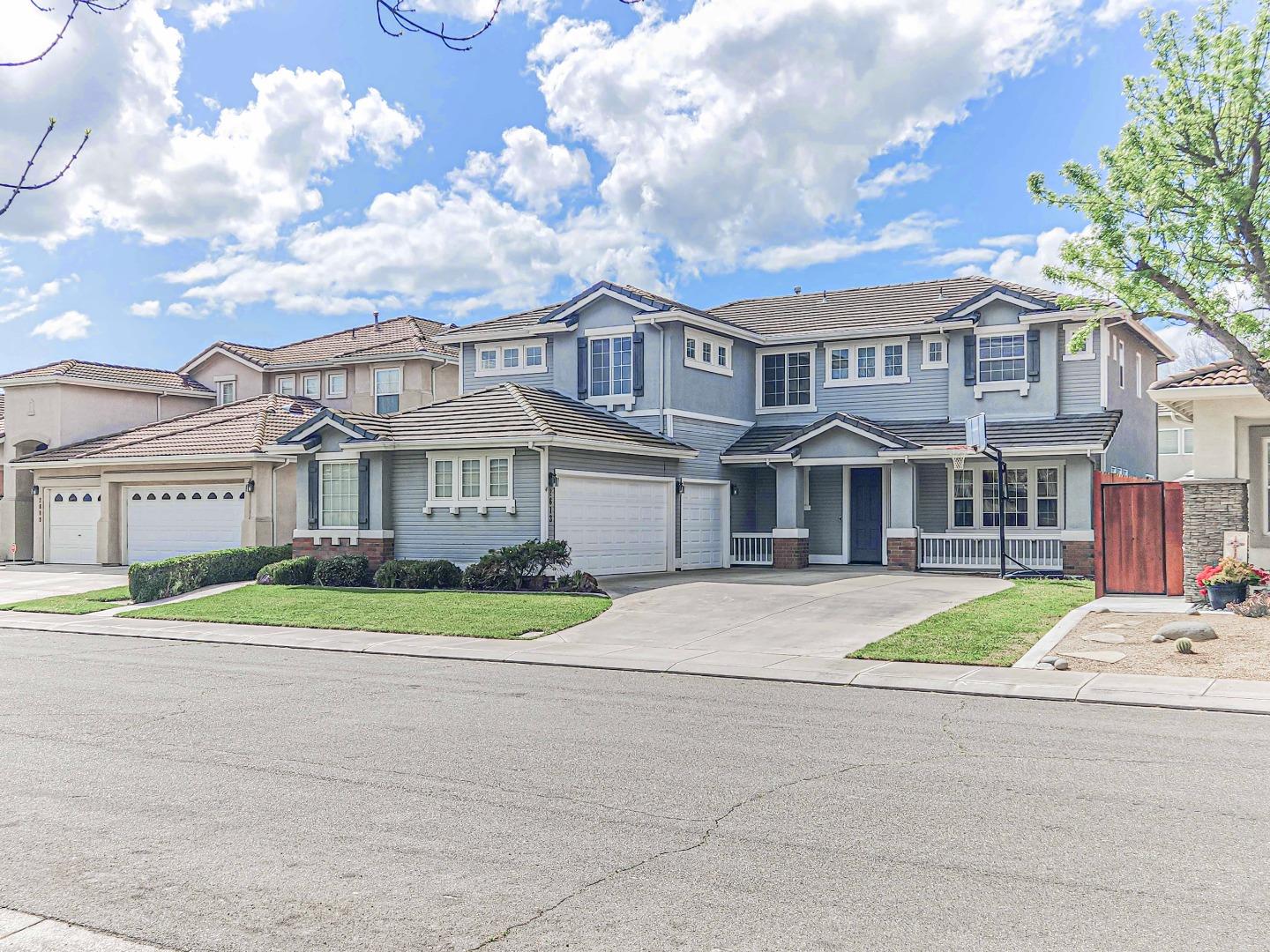 Detail Gallery Image 3 of 42 For 2613 Ashbrook Dr, Modesto,  CA 95355 - 5 Beds | 3 Baths