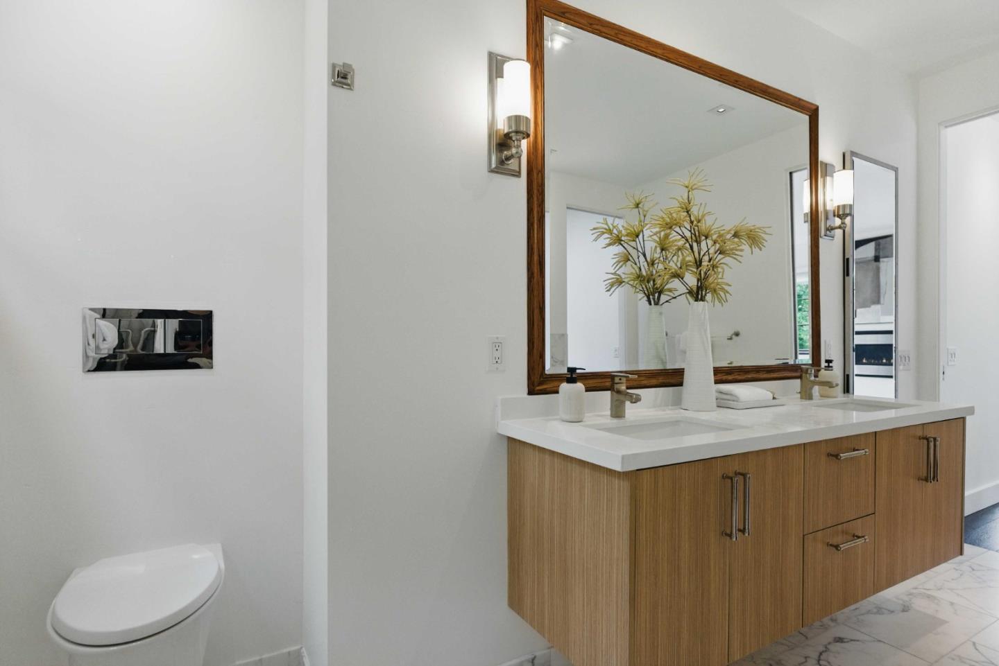 Detail Gallery Image 29 of 43 For 642 Middlefield Rd, Palo Alto,  CA 94301 - 4 Beds | 3 Baths