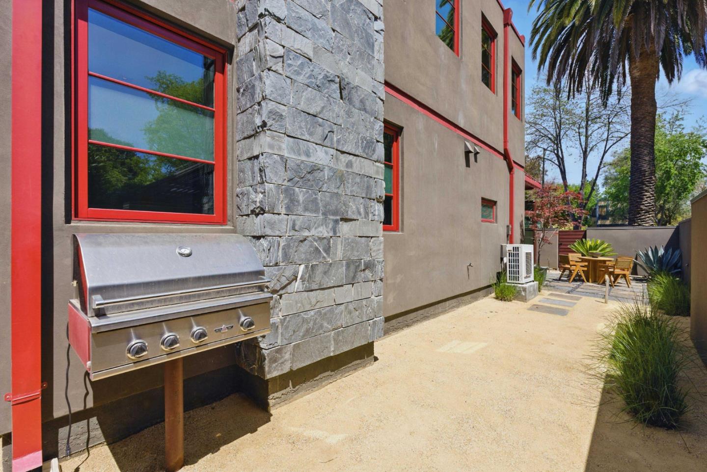 Detail Gallery Image 38 of 43 For 642 Middlefield Rd, Palo Alto,  CA 94301 - 4 Beds | 3 Baths