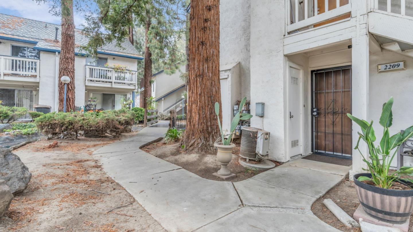 Detail Gallery Image 2 of 26 For 2209 Summereve Ct, San Jose,  CA 95122 - 1 Beds | 1 Baths