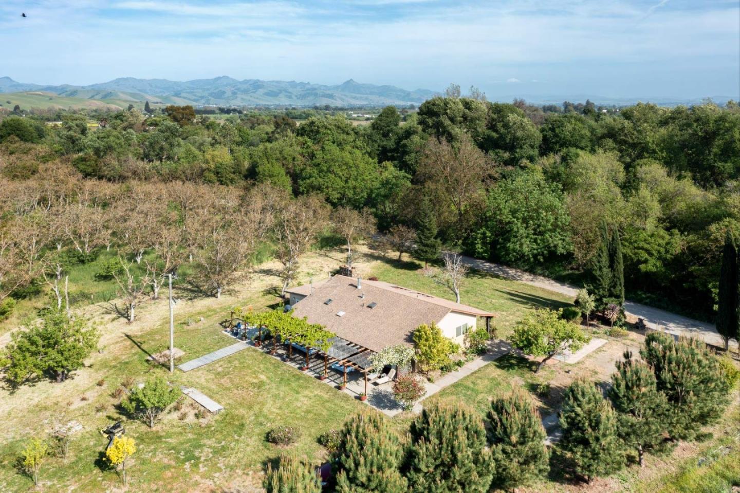 Detail Gallery Image 22 of 45 For 7954-7958 Lovers Ln, Hollister,  CA 95023 - 5 Beds | 4 Baths